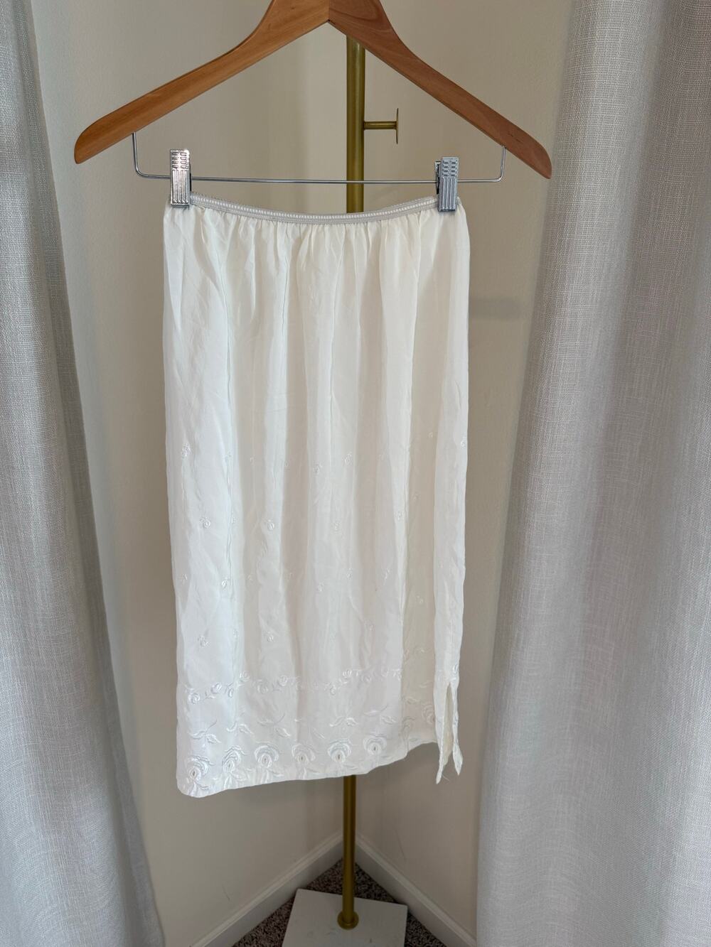 Women's Straight & Pencil Skirt White Floral Embroidered Elastic Waist Pull On